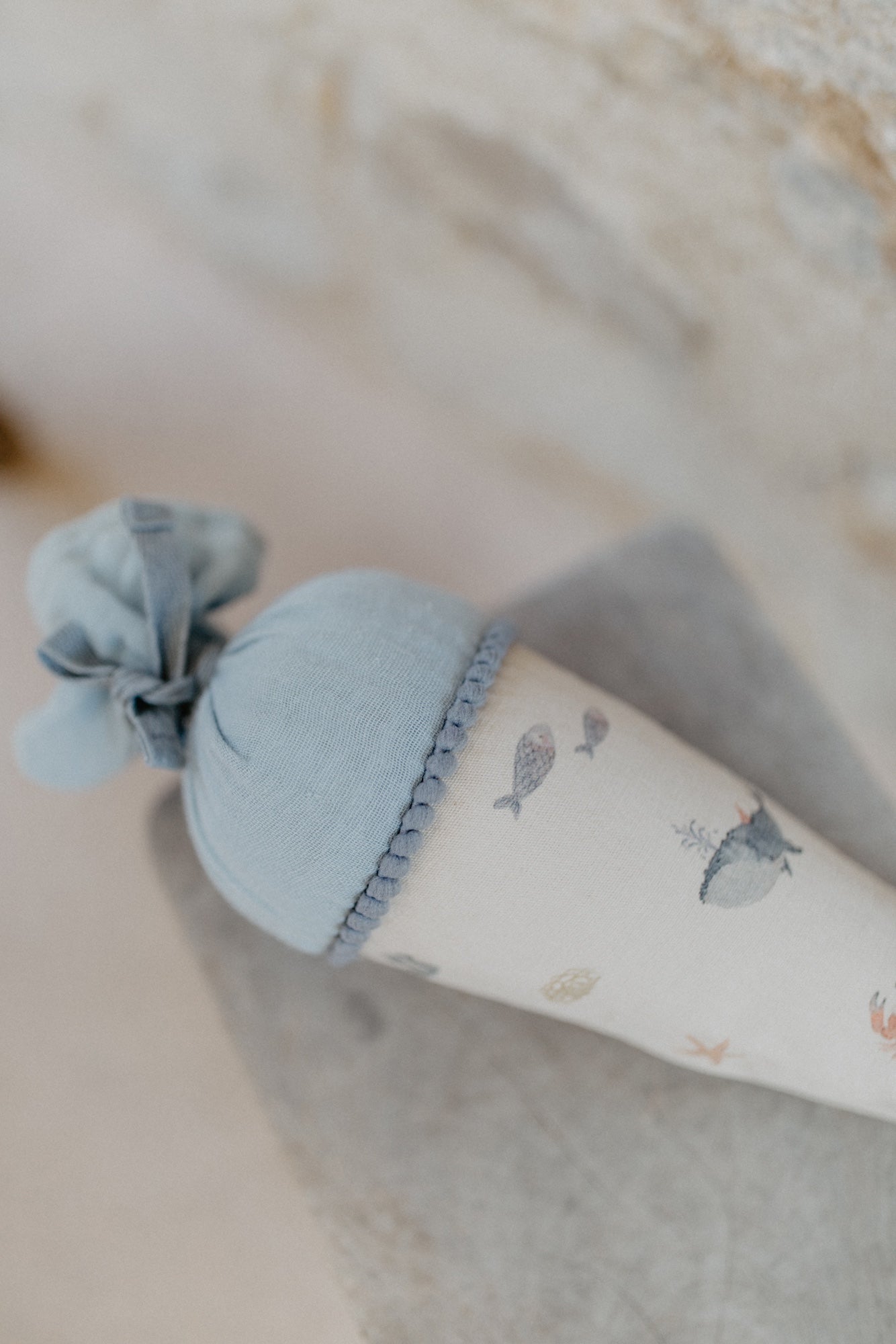 Kitatüte 'Whale' mit Pappkegel und Füllkissen