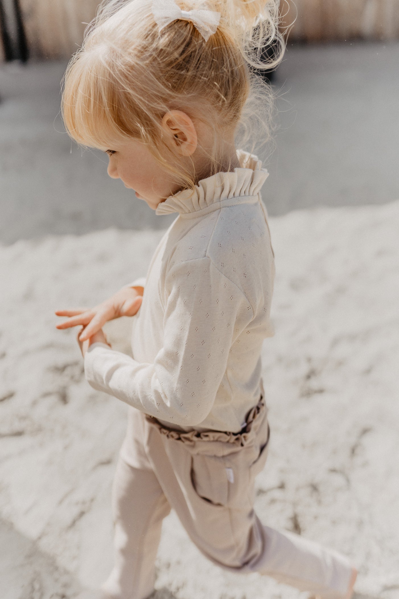 Pointelle Longsleeve mit Rüschenstehkragen 'Beige'