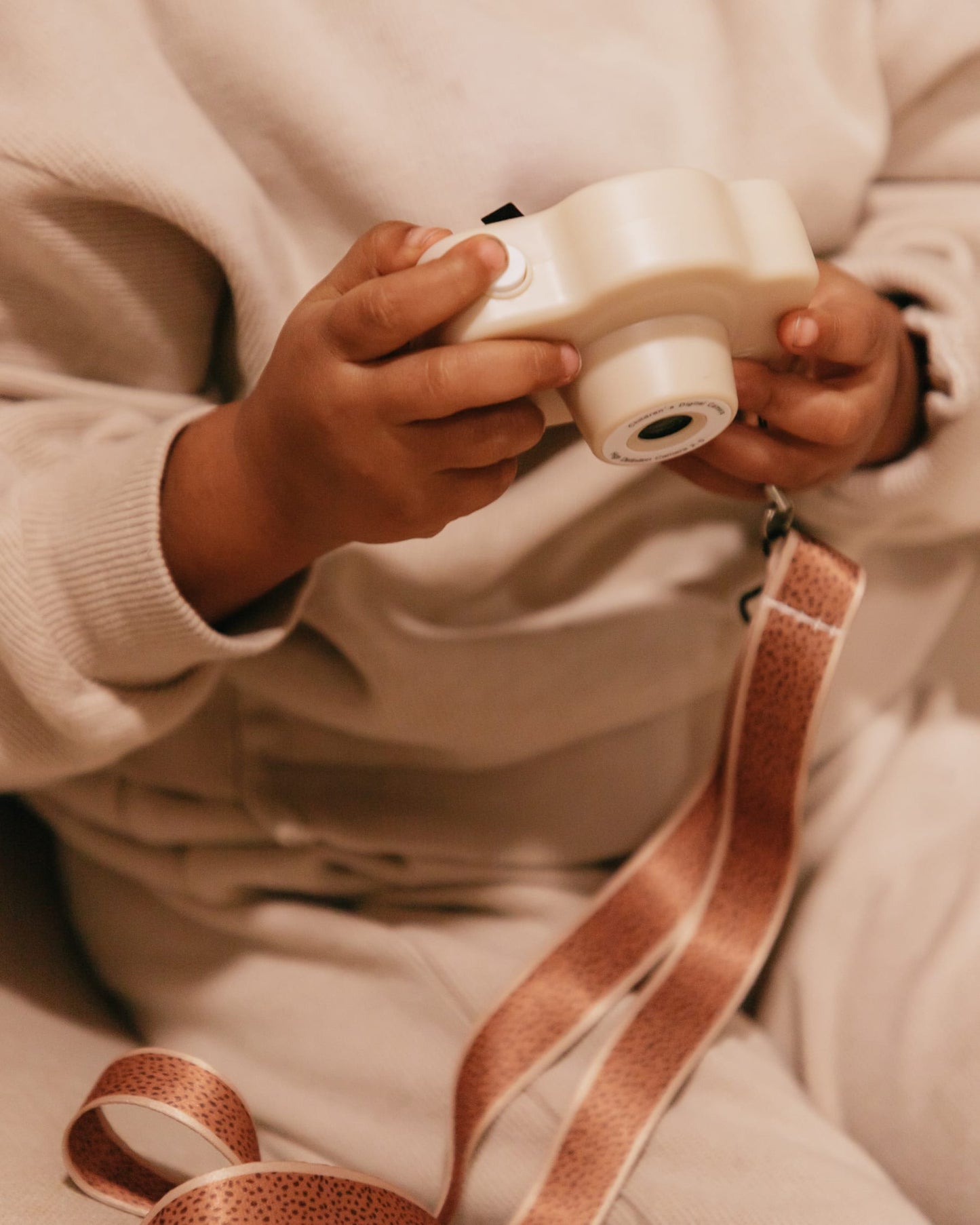 Kinderkamera Cam Cam 'Ivory Cute Strawberries String' - The Little One • Family.Concept.Store.