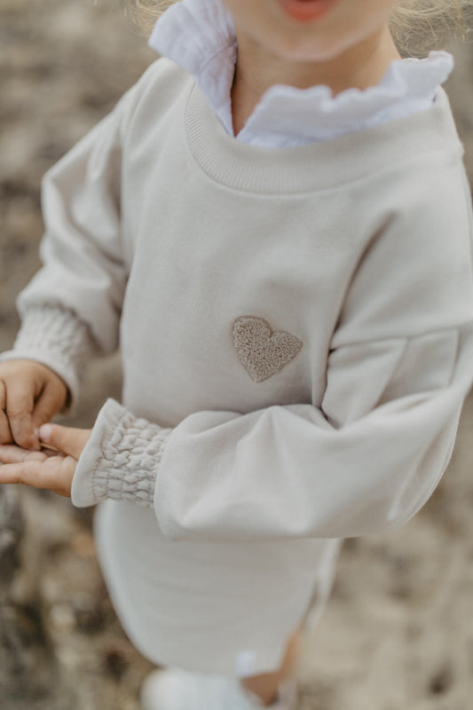 Sweatkleid mit Rüschen 'Powder Gray' - The Little One • Family.Concept.Store. 