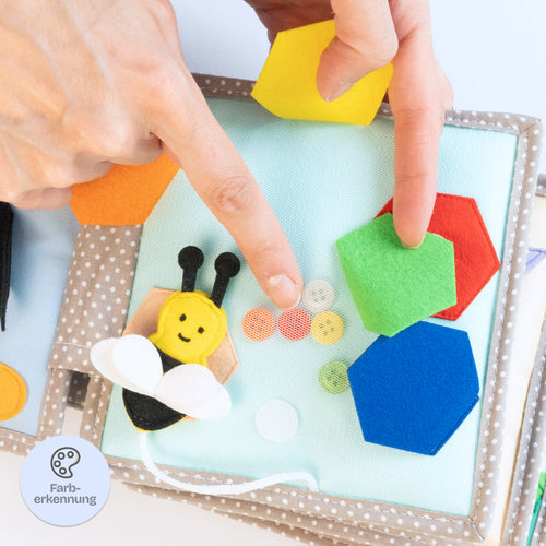 Quiet Book 'Schillernder Papagei'