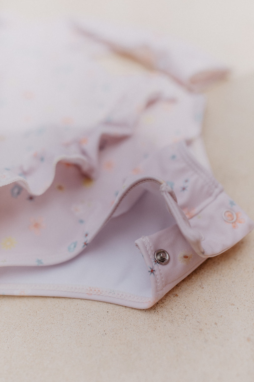 Langarm-Badeanzug 'Lavender Flowers'