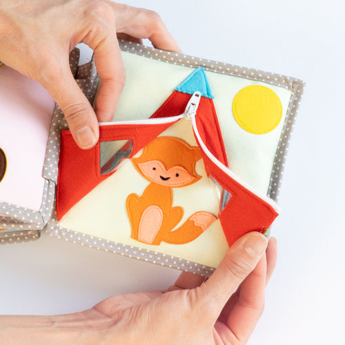 Quiet Book 'Schillernder Papagei'