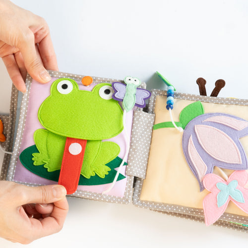 Quiet Book 'Schillernder Papagei'