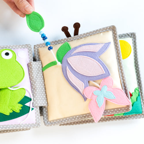 Quiet Book 'Schillernder Papagei'