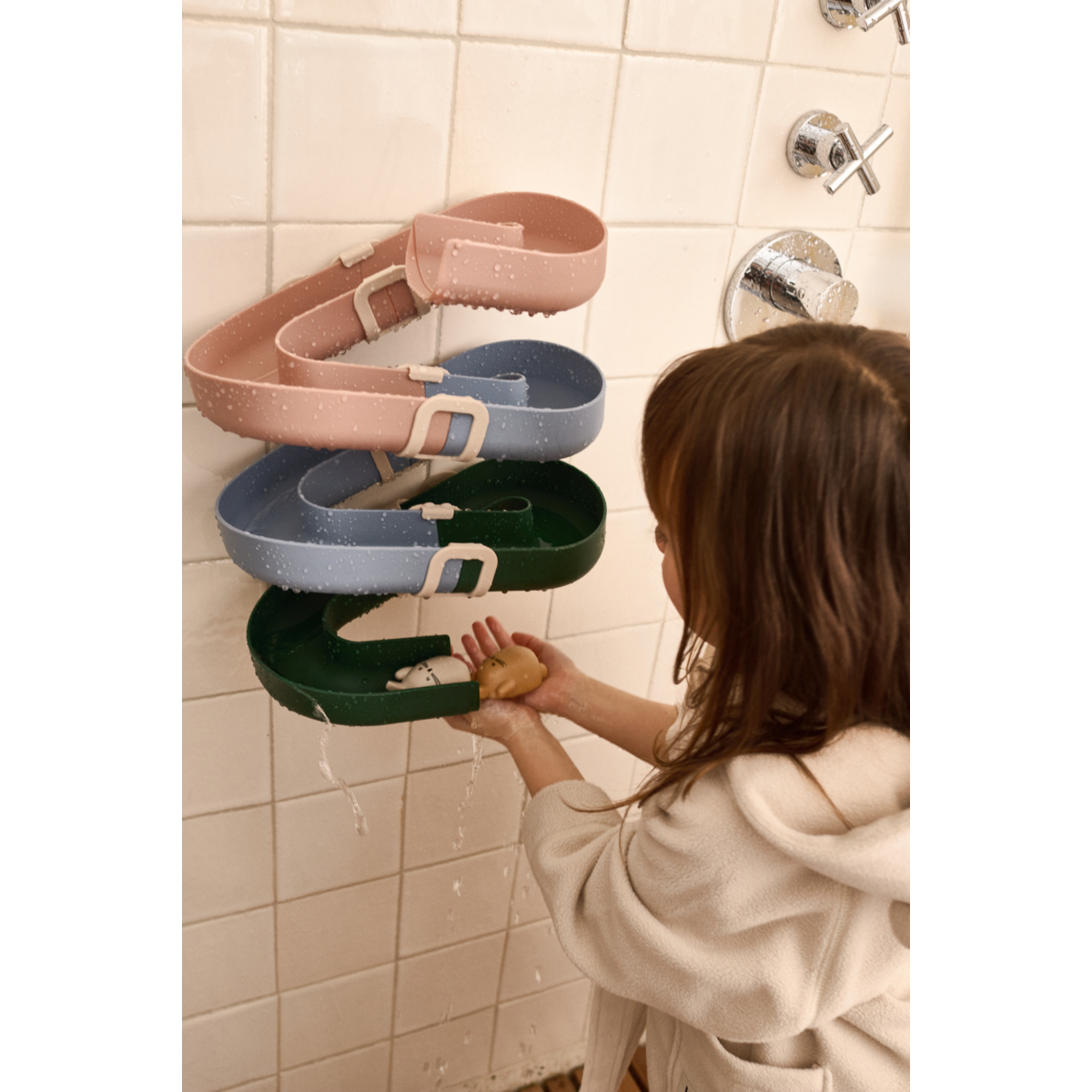 Wandmontierte Wasserrutsche Yara 'Garden Green Multi Mix'