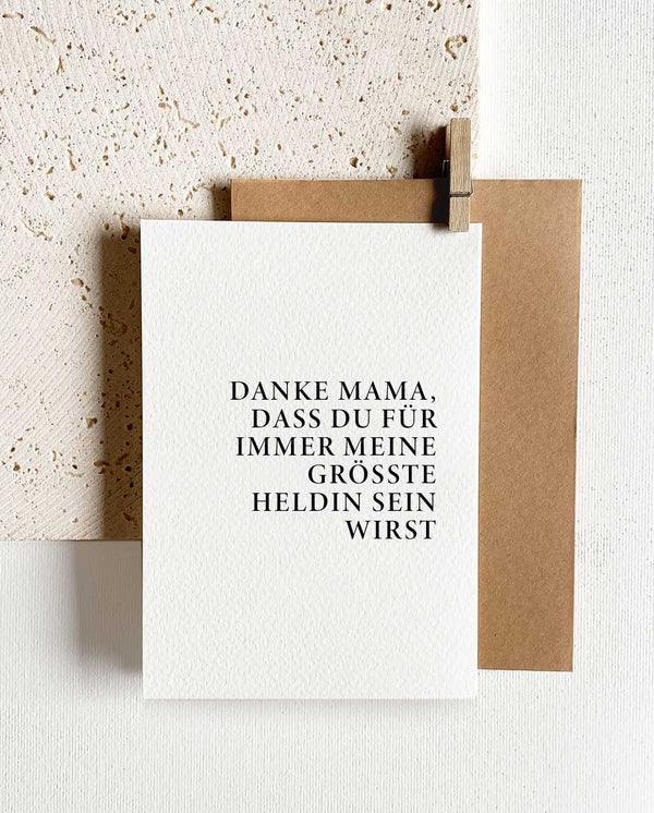 Grußkarte 'Mama, meine Heldin' - The Little One • Family.Concept.Store. 