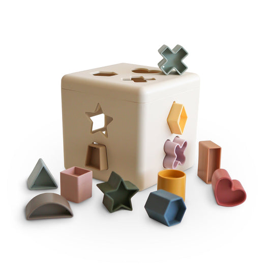 Shape Sorting Box - The Little One • Family.Concept.Store. 