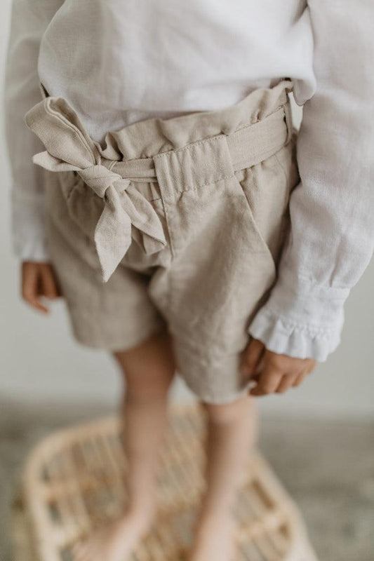 Leinenshorts mit Schleife 'Powder Gray' - The Little One • Family.Concept.Store. 