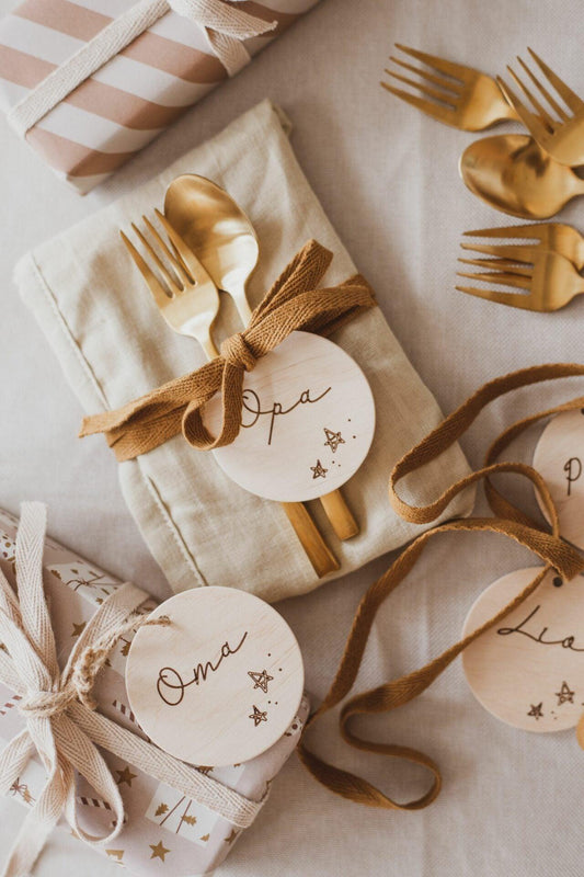 Tischkarte/Geschenkanhänger aus Holz - The Little One • Family.Concept.Store.