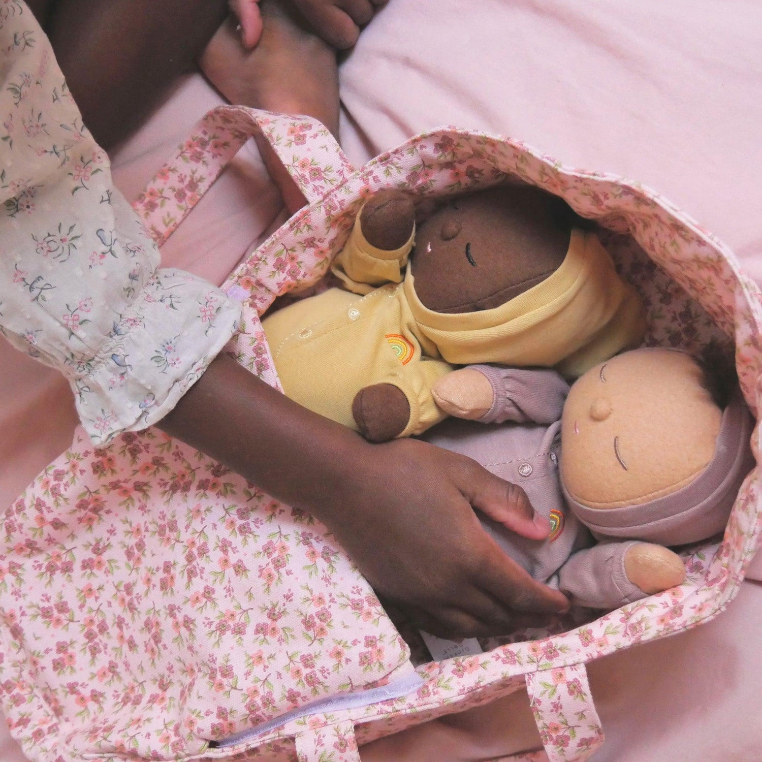 Puppentragetasche Dinkum Doll Carry Cot 'Meadow' - The Little One • Family.Concept.Store. 